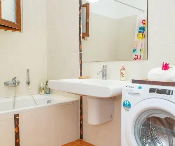 Apanemi Beachhouse *