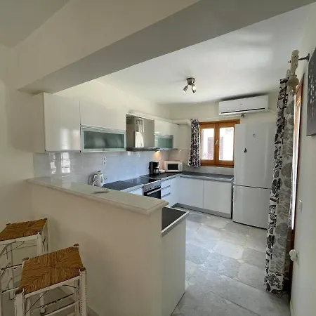 Apanemi Beachhouse